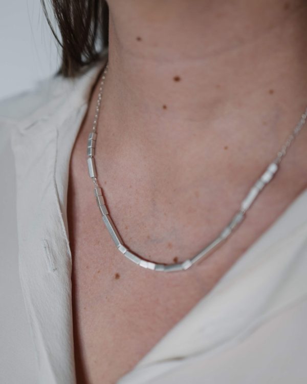 Geometric-Silver-Bar-Necklace-Ripple-Chloe-Solomon