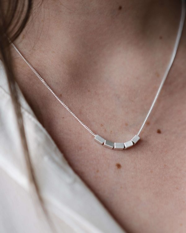 Minimal-Silver-Bar-Necklace-Quin-Chloe-Solomon