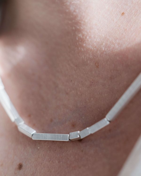 Minimal-Silver-Bar-Necklace-Ripple-Chloe-Solomon-Up-Close