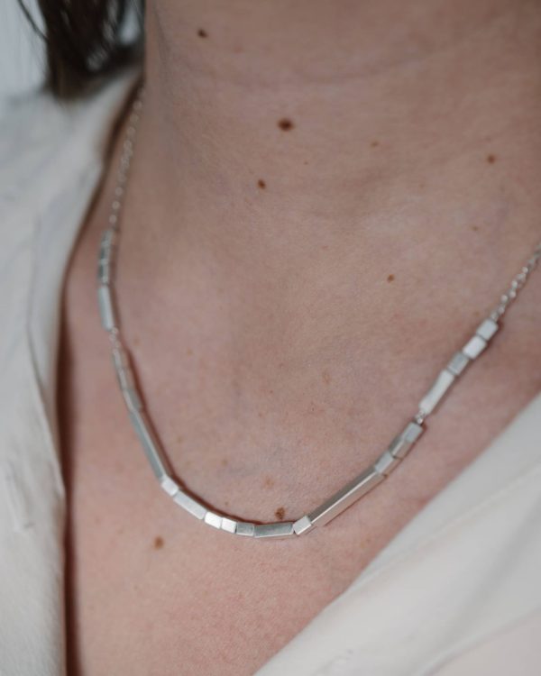 Minimalist-Silver-Bar-Necklace-Ripple-Chloe-Solomon