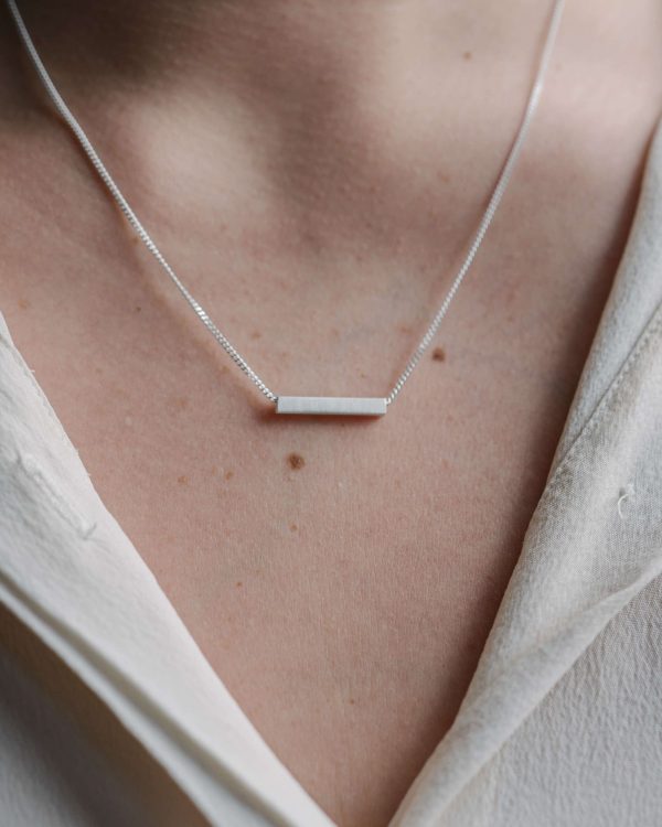 Minimalist-Silver-Bar-Necklace-Single-Chloe-Solomon