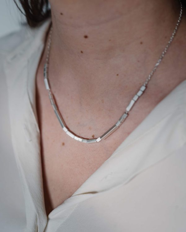 Simple-Silver-Bar-Necklace-Ripple-Chloe-Solomon