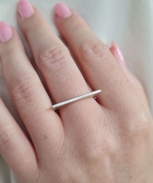 Tiny-Geometric-stacking-ring-Chloe-Solomon-jewellery-summer-nails